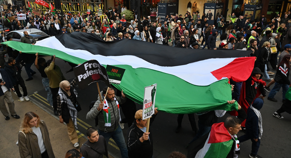 Thousands march in London in solidarity with Palestine