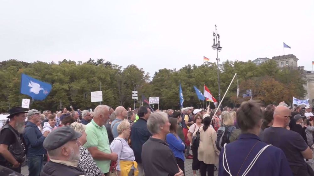 Protesters join anti-government rally in Berlin on German Unit