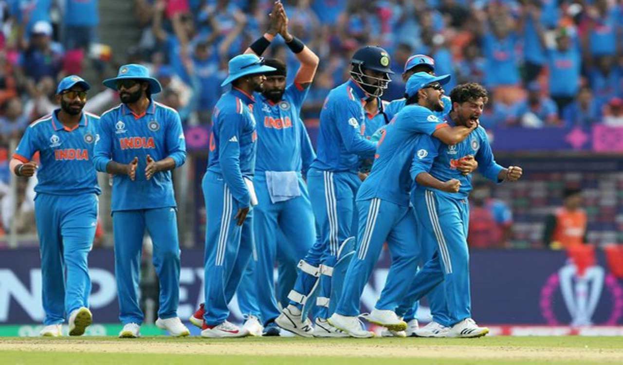 Ajay Devgn to Kareena Kapoor, celebs congratulate team India for their emphatic win against Pakistan