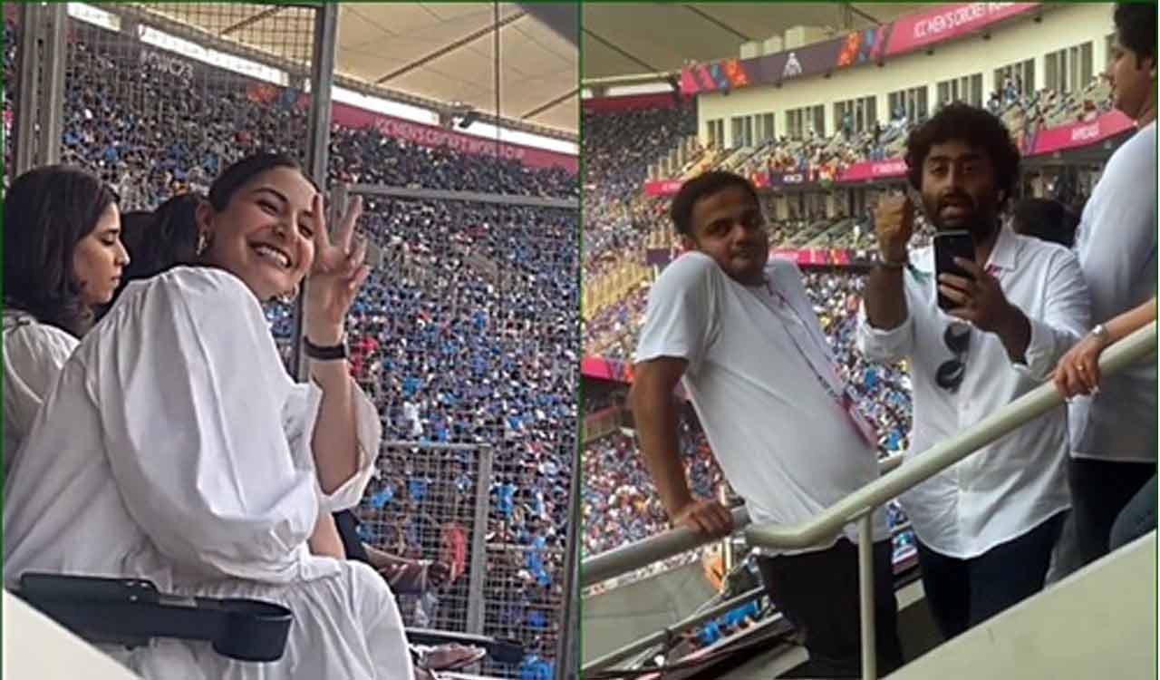 Arijit Singh asks Anushka Sharma for photo at India-Pak Match, video viral