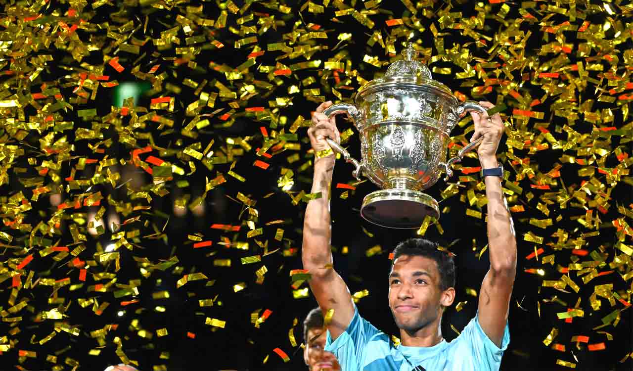 Auger-Aliassime retains Swiss Indoors Basel title, beats Hurkacz