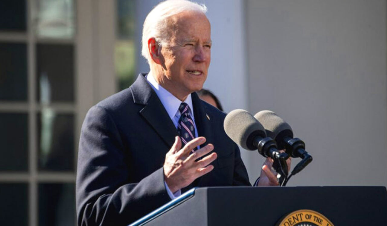 Biden reaffirms support to Ukraine as government shutdown is narrowly averted