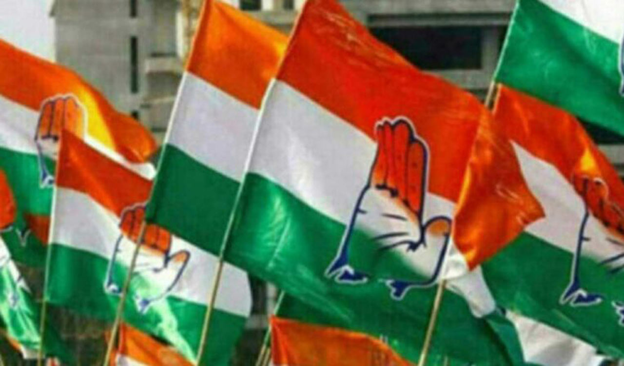 Congress protests against Rythu Bandhu, Dalit Bandhu disbursals