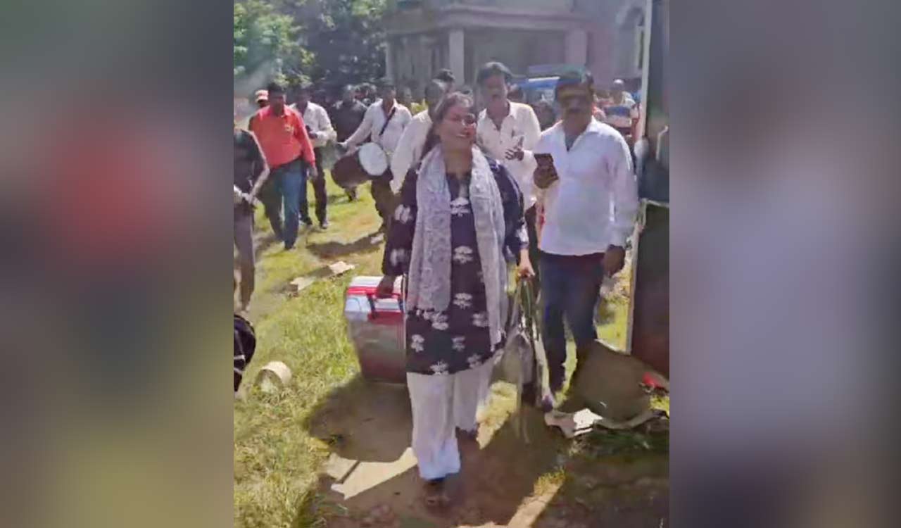 Father welcomes daughter with ‘Baraat’ post-separation; Internet applauds