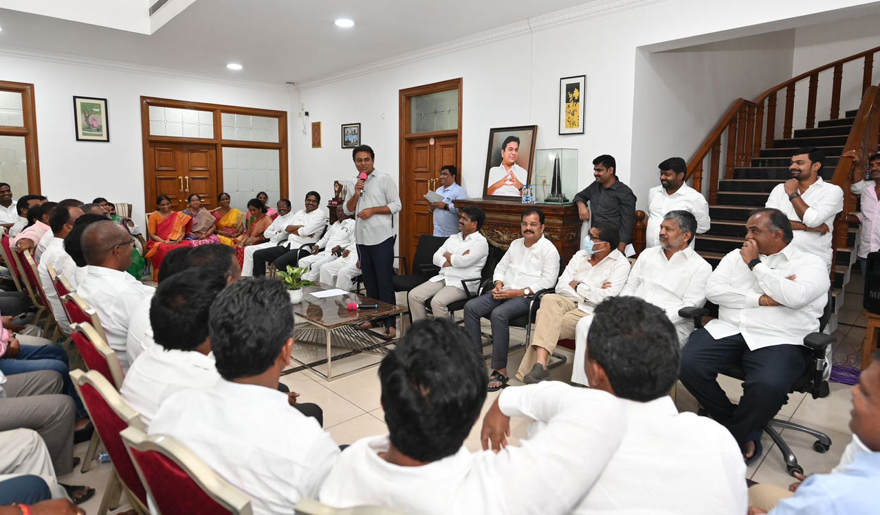 KTR oversees preparations for CM KCR’s meeting in Sircilla on October 17