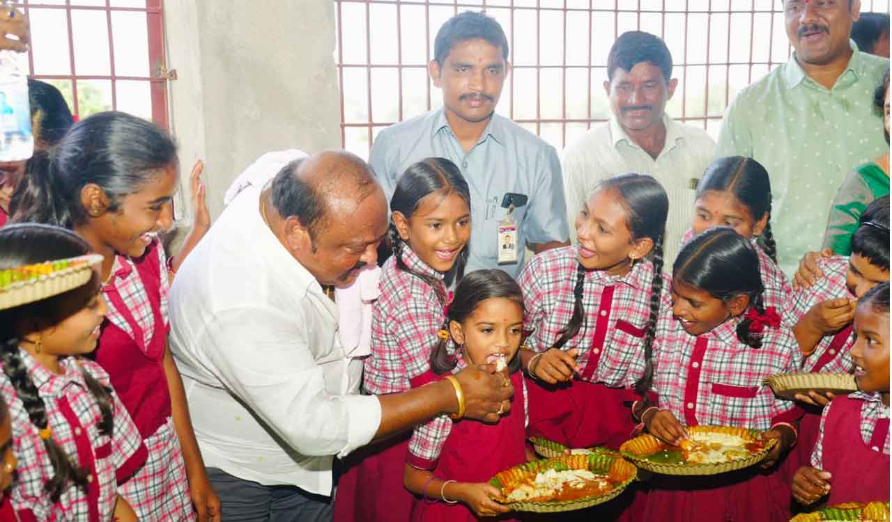 CM breakfast programme launches in old Karimnagar