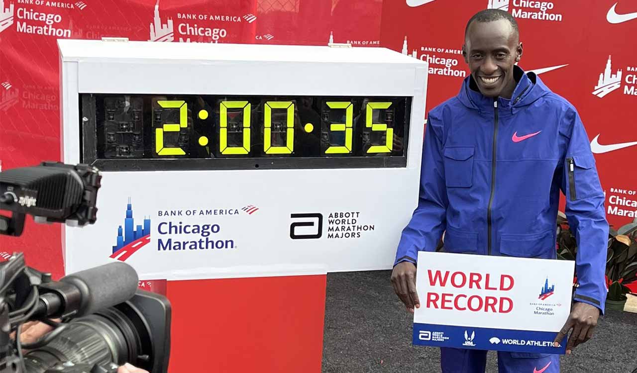 Kelvin Kiptum shatters marathon world record in Chicago