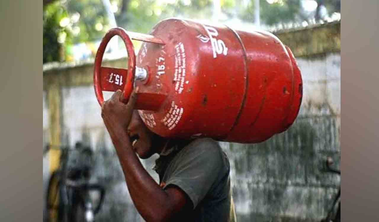 Govt’s LPG subsidy hike in view of upcoming state polls: Congress