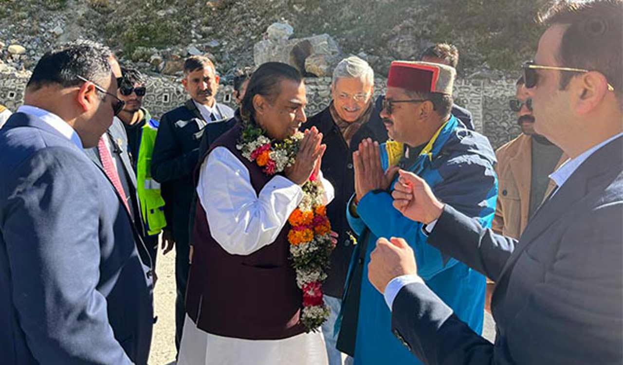 Mukesh Ambani embarks on family visit to Badrinath Dham