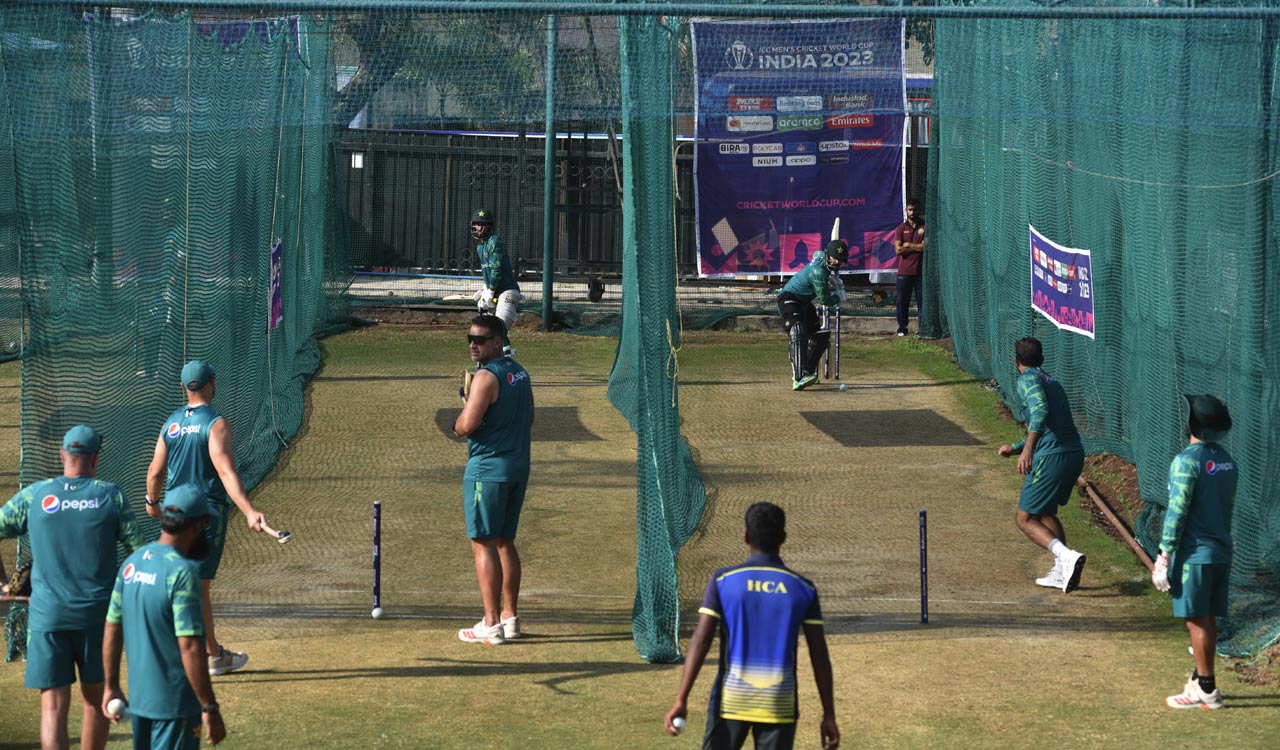 Police keep vigil as fans barred from displaying provocative posters, shouting slogans during Aus vs Pak match