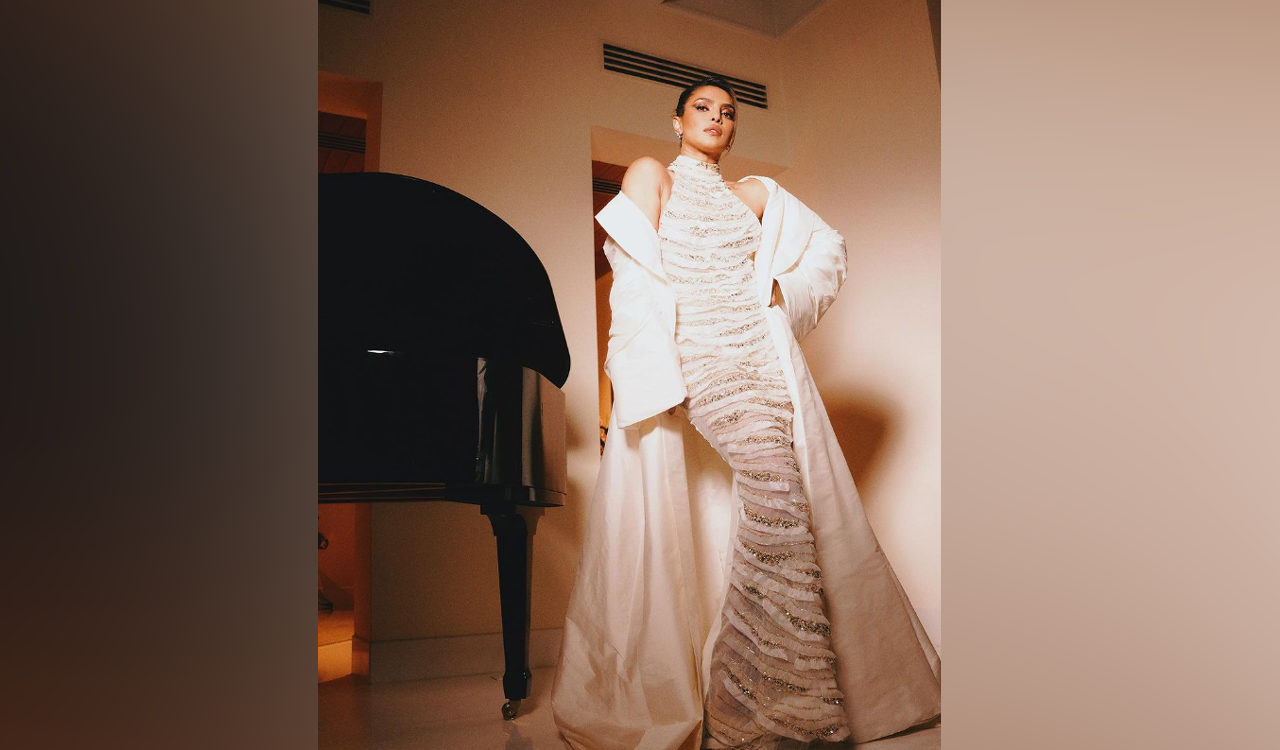 Priyanka Chopra exudes ‘Desi Girl’ vibe in white saree at Jio MAMI Mumbai Film Festival 2023