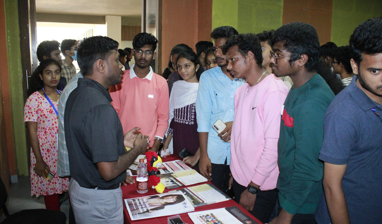 Hanamkonda: Education USA fair 2023 at SR University attracts good number of students