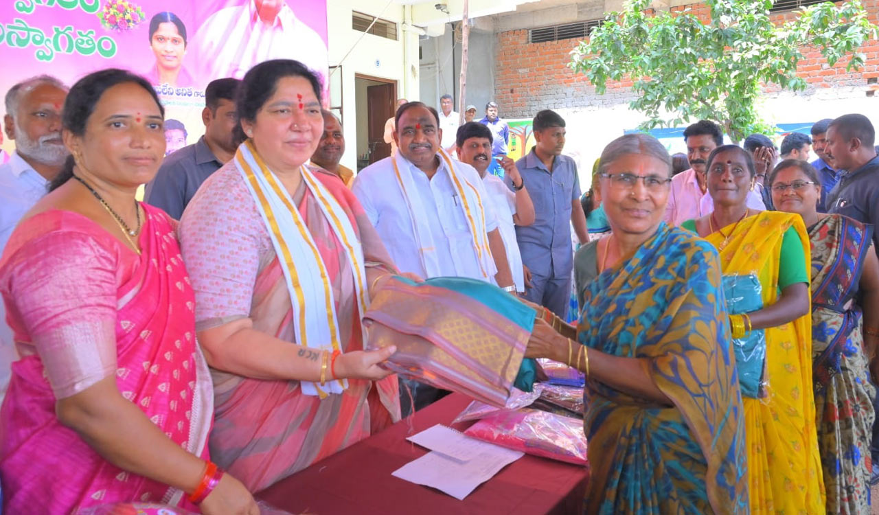 90 lakh Bathukamma sarees ready for distribution: Minister Satyavathi