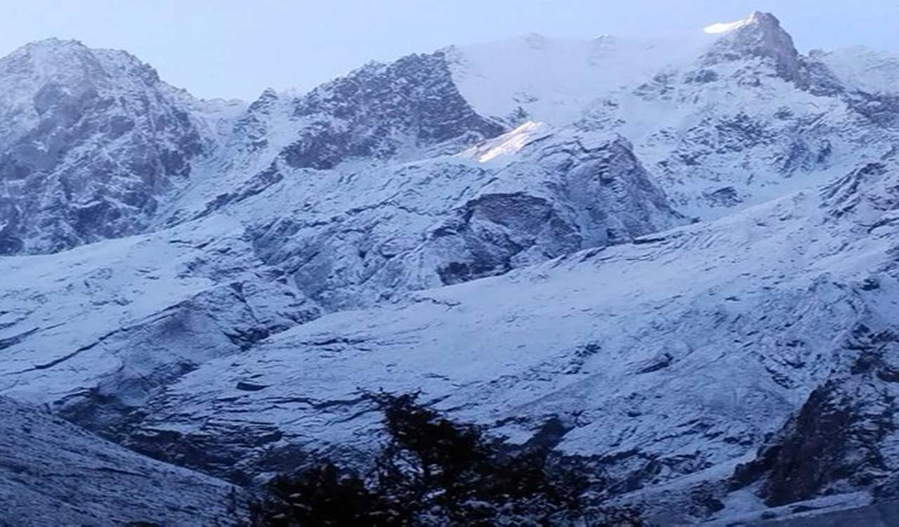 Uttarakhand’s Pithoragarh receives first snowfall of season, temperature dips