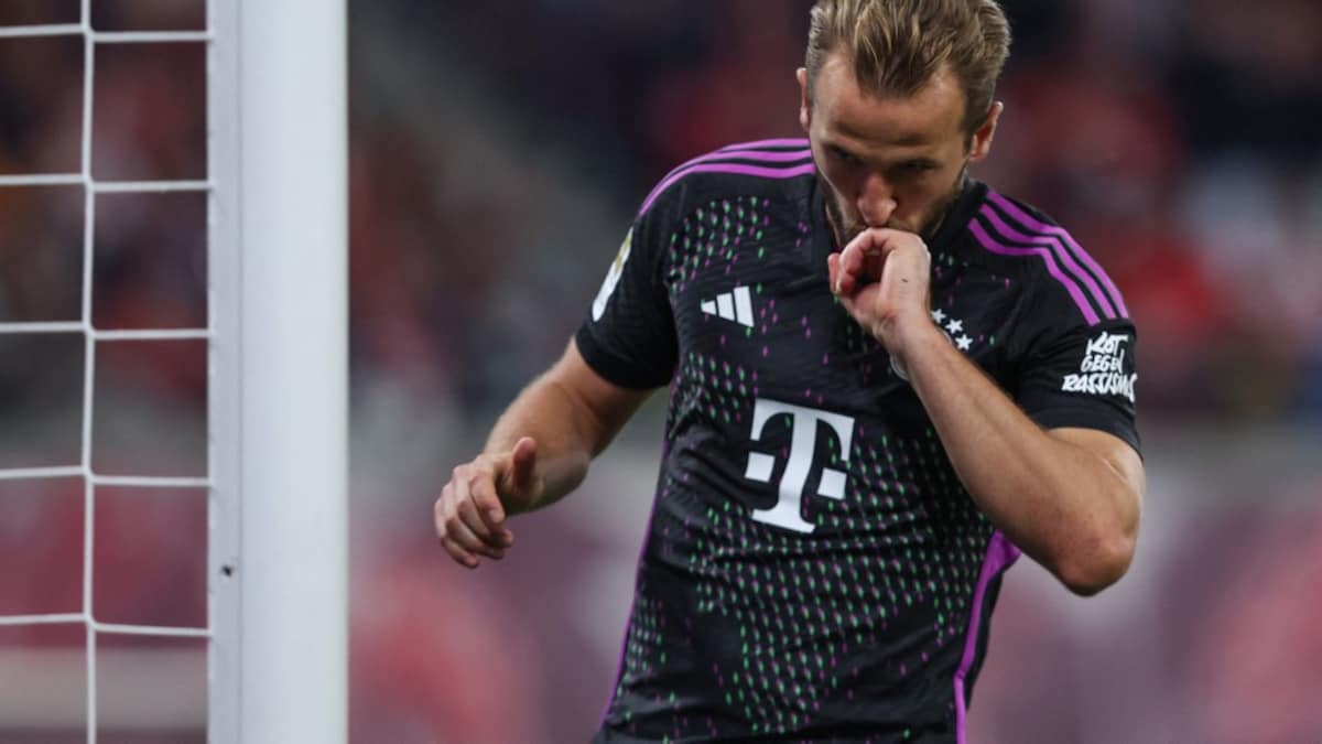 Harry Kane Penalty Helps Bayern Munich Snatch Draw At Leipzig