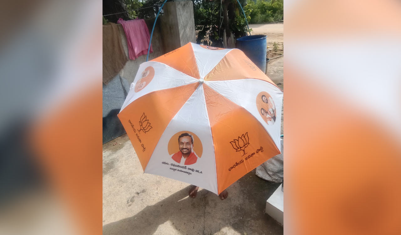 Dubbaka BJP MLA’s followers found distributing saris, umbrellas to woo voters