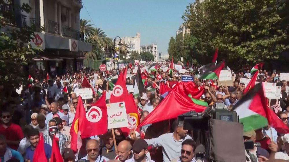 Thousands of Tunisians express their solidarity with Palestinians