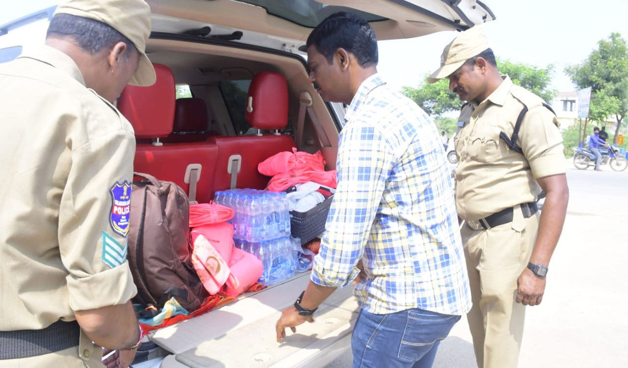 Karimnagar: Minister Gangula’s vehicle checked at Kodurupaka check-post