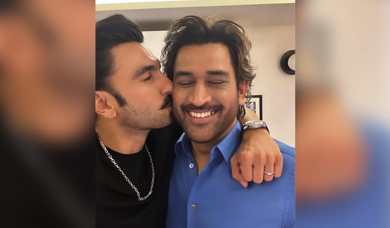 Ranveer says ‘Mera Mahi’, as he posts photo giving a peck on Dhoni’s cheeks