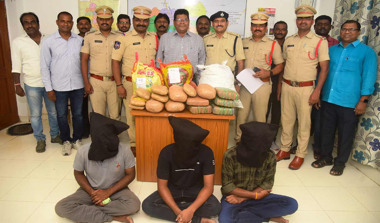 Three people arrested for smuggling ganja 