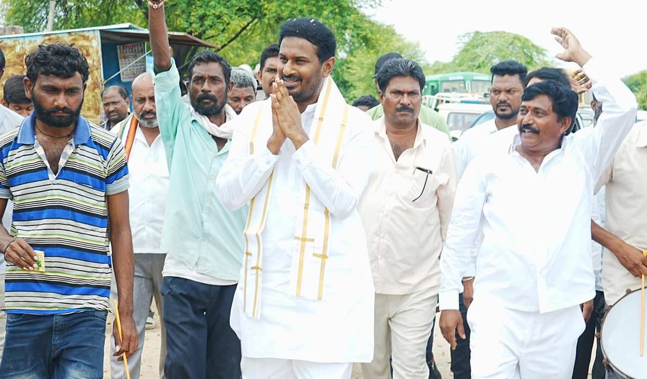 Conflict between Congress seniors and Srinivas Reddy turns ugly in Adilabad