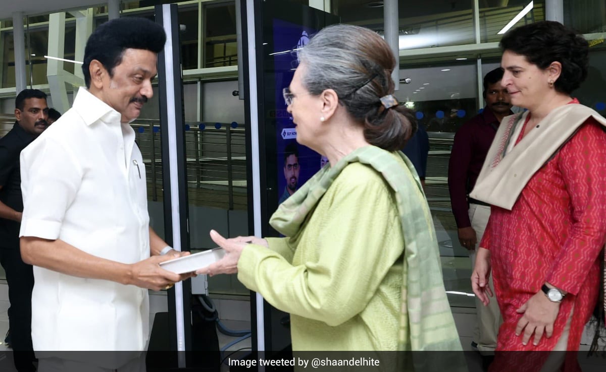 Sonia Gandhi, Priyanka Gandhi Arrive In Chennai To Attend Women Conference