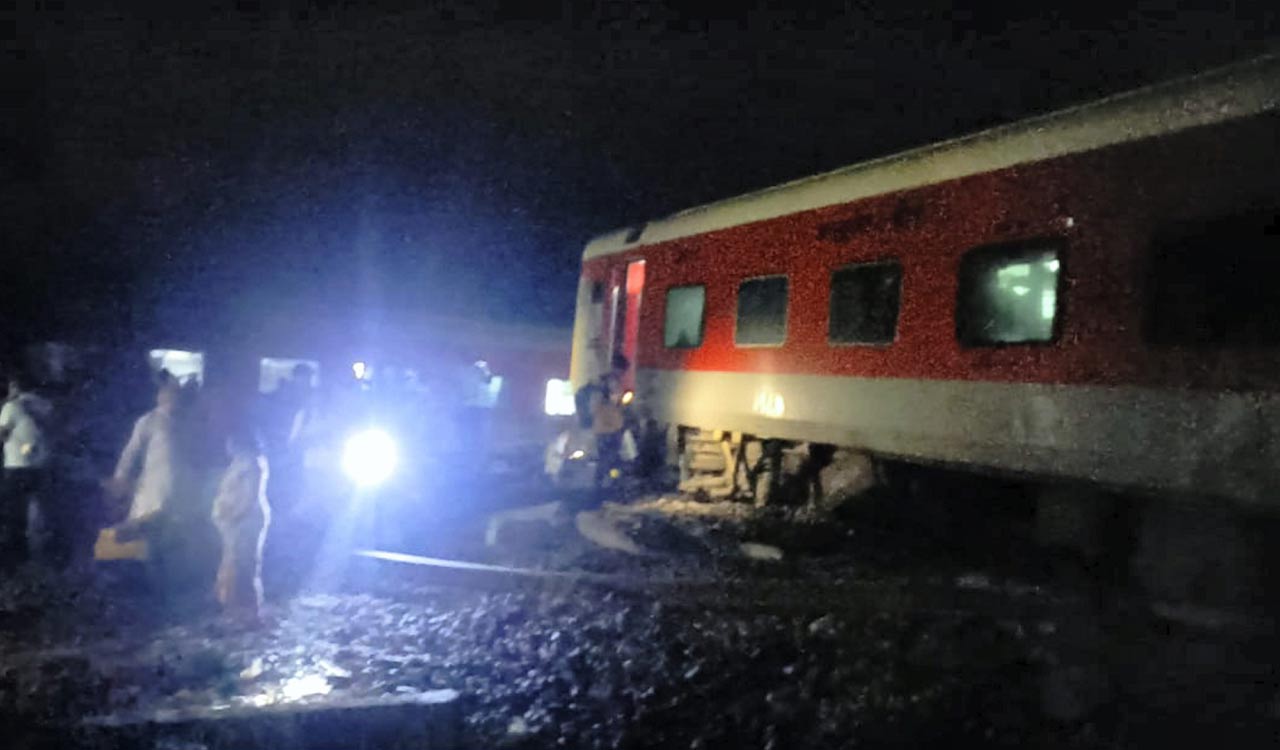 Eight dead as two trains collide in AP