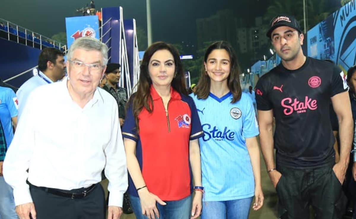 Alia-Ranbir In A Pic With Nita Ambani At A Football Match On Sunday