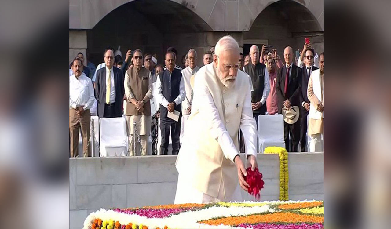 PM Modi pays tribute to Mahatma Gandhi at Rajghat