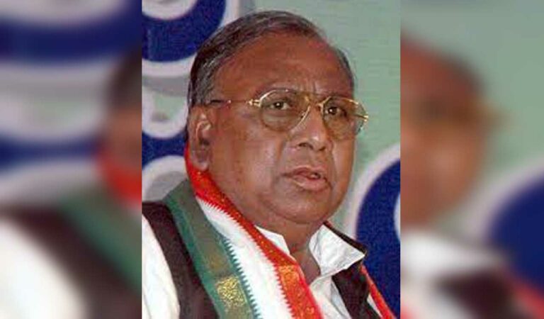 Congress burns within as VHR threatens to expose Uttam’s anti-party activities