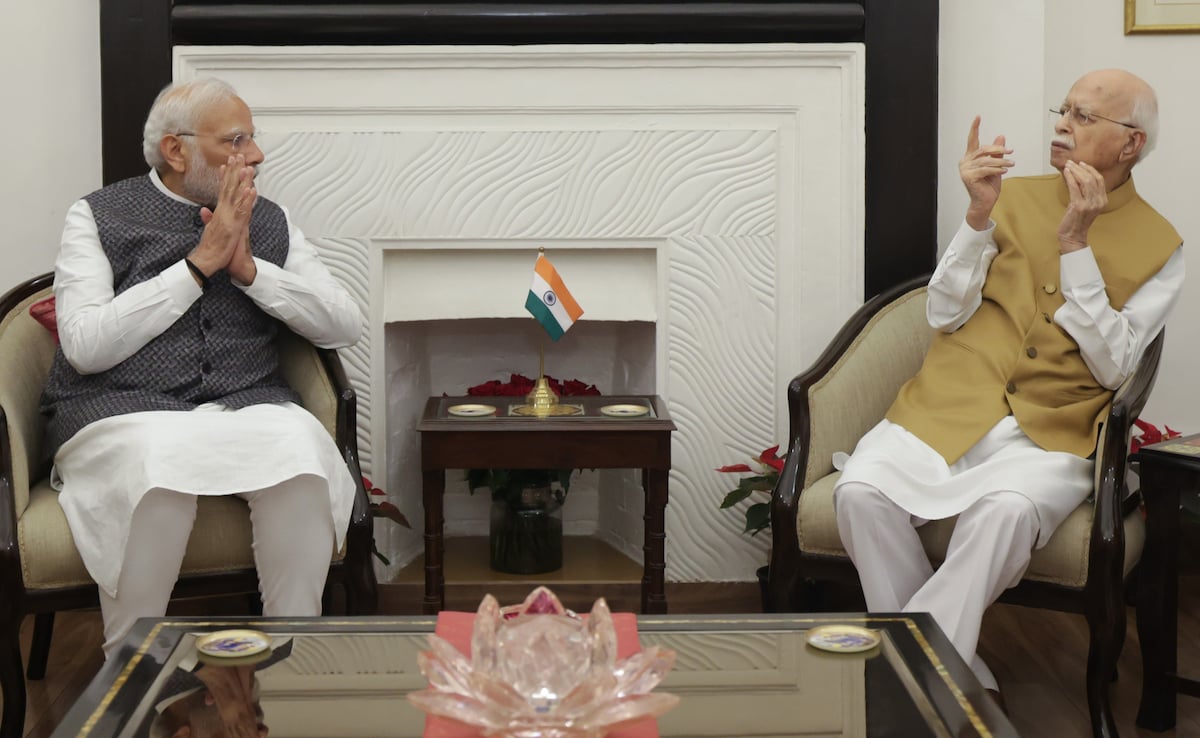 "Beacon Of Integrity": PM Modi Visits LK Advani's Home On His Birthday