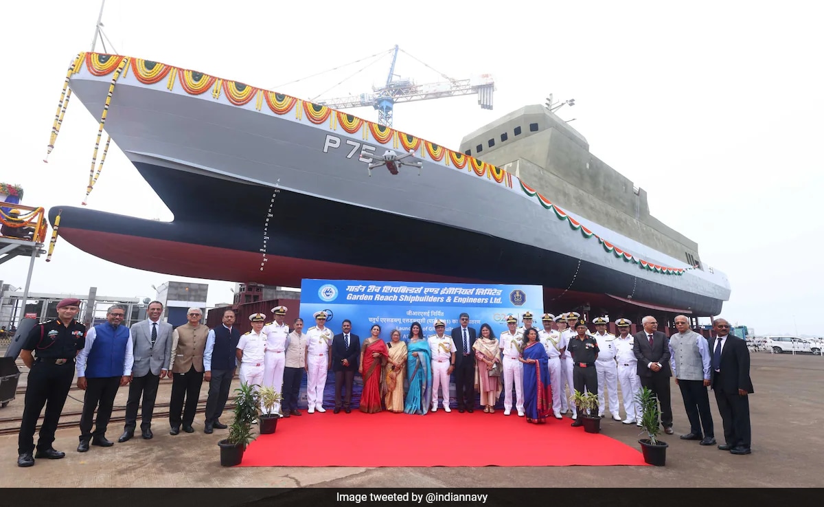 Navy's 4th Anti-Submarine Waterfare Craft 'Amini' Launched