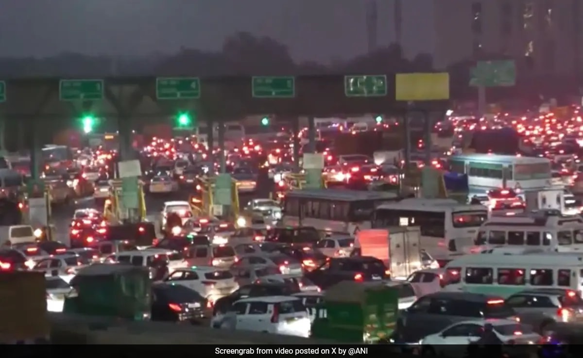 Video: Huge Traffic Jam On Delhi-Gurugram Expressway, Ambulance Stuck Too