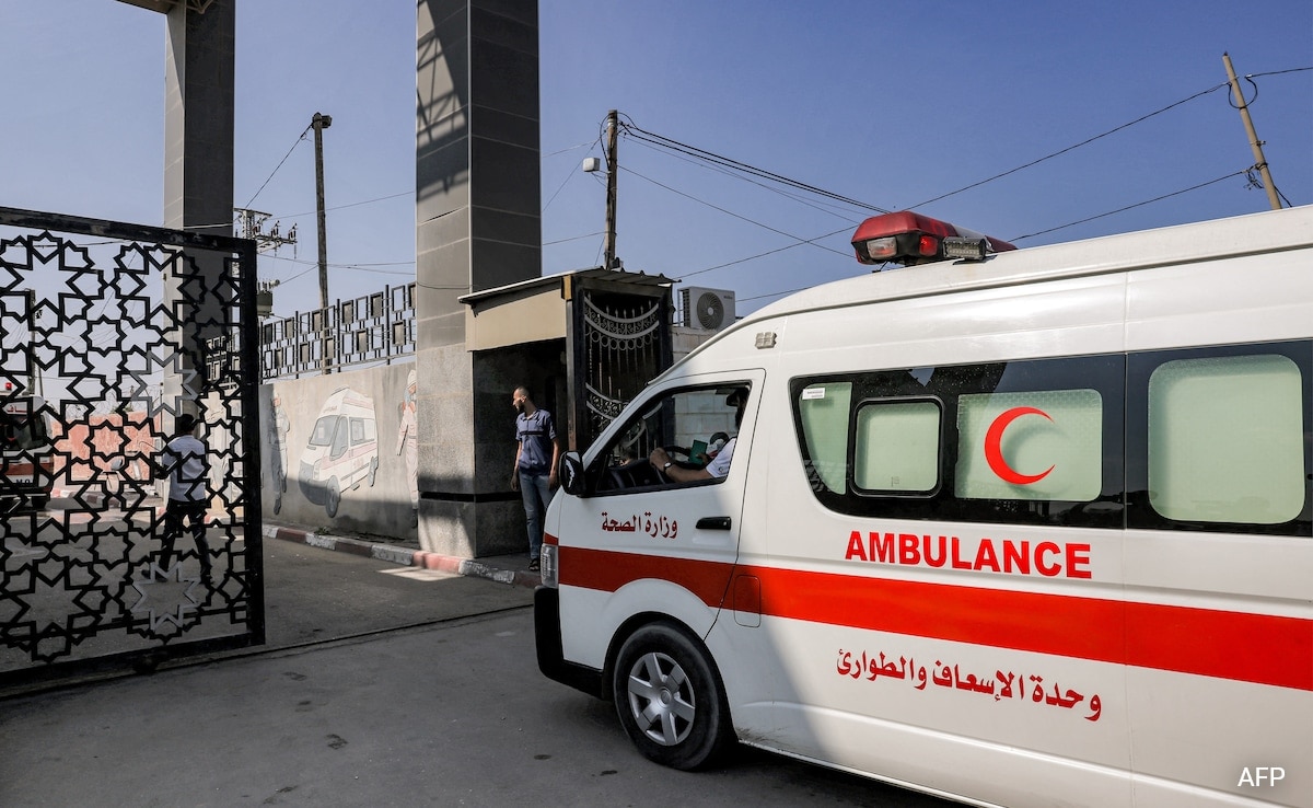 First Ambulances Carrying Wounded Palestinians From Gaza Enter Egypt