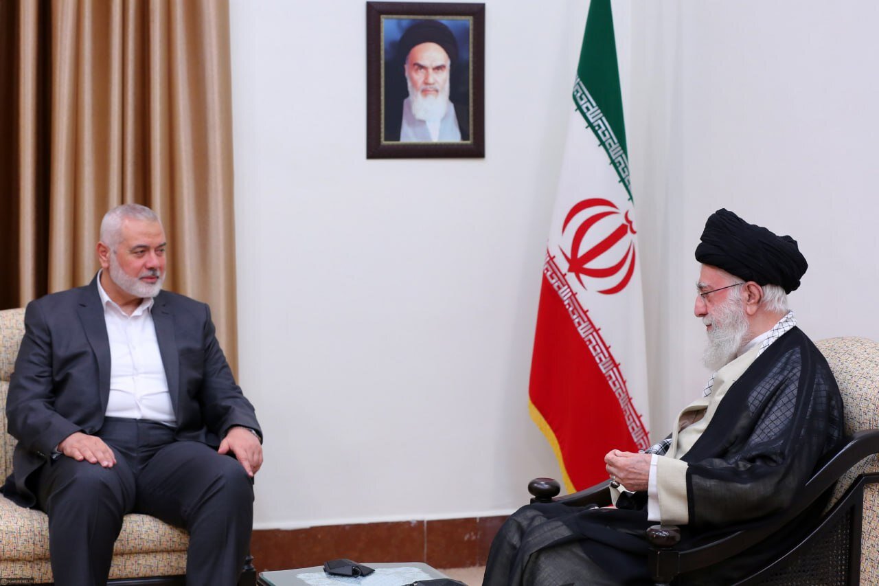 Leader meets with Ismail Haniyeh in Tehran