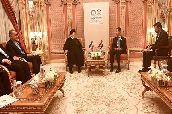 Raeis holds several meetings on sidelines of Arab-OIC summit