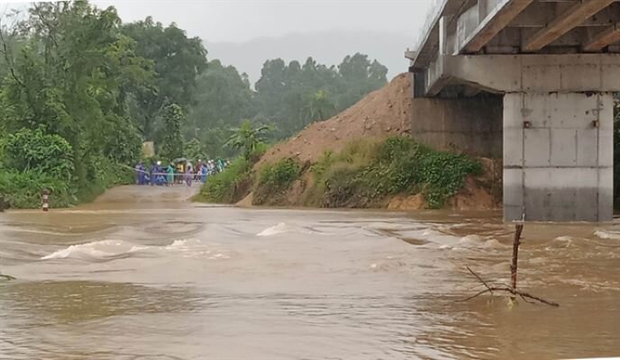 5 reported dead in massive flooding in Philippines