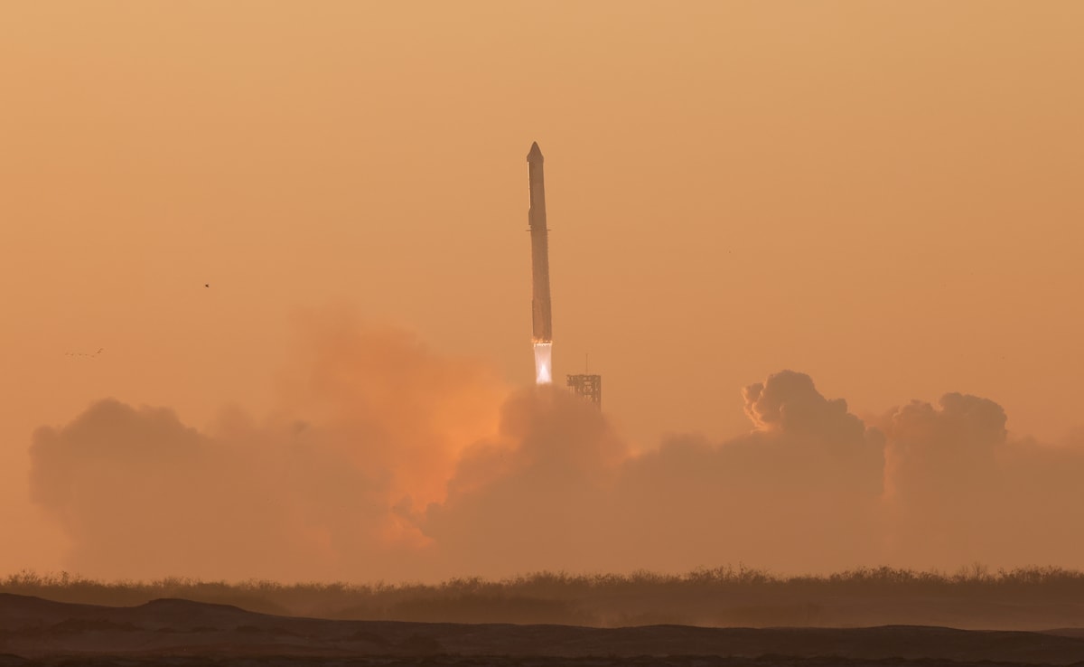 SpaceX Launches Giant Rocket, But Loses It 8 Minutes Into Flight: Reports