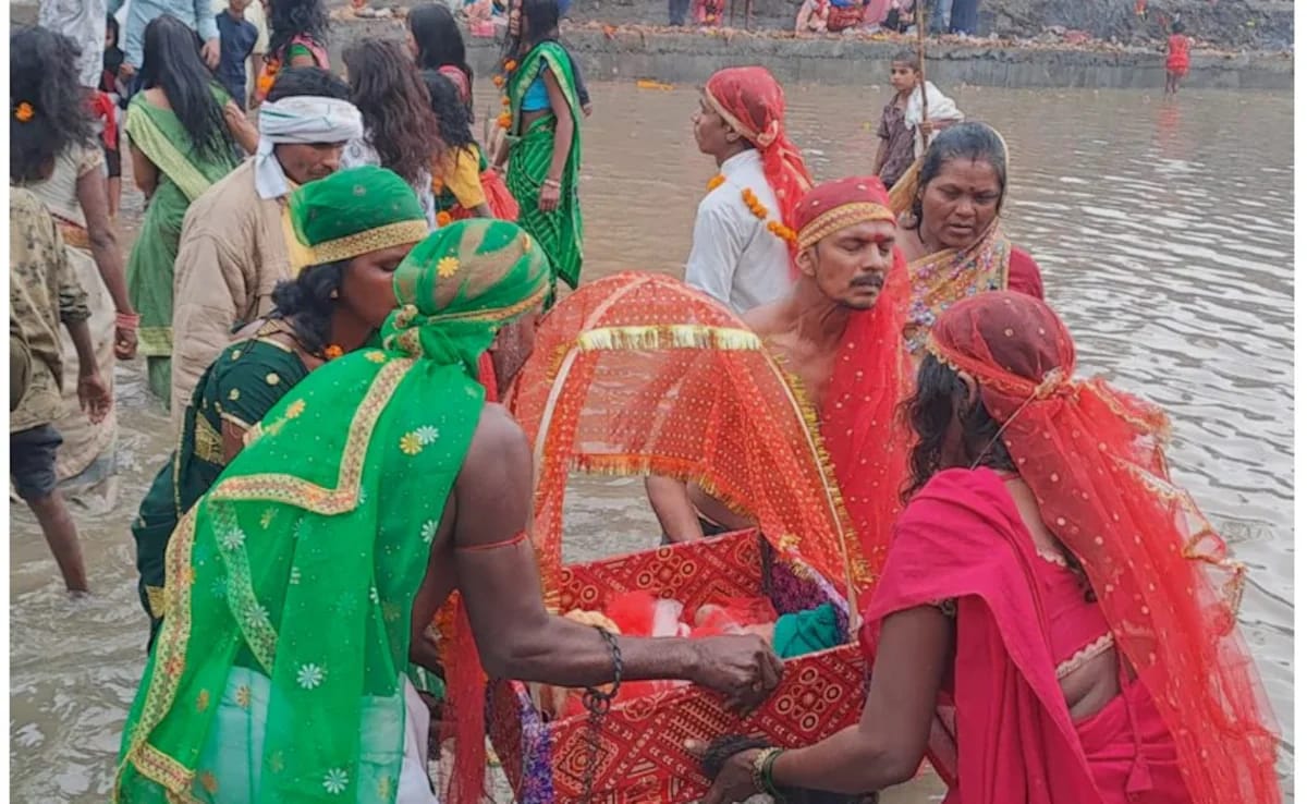 In This Madhya Pradesh Village, Infants Left In Flowing River. Here's Why