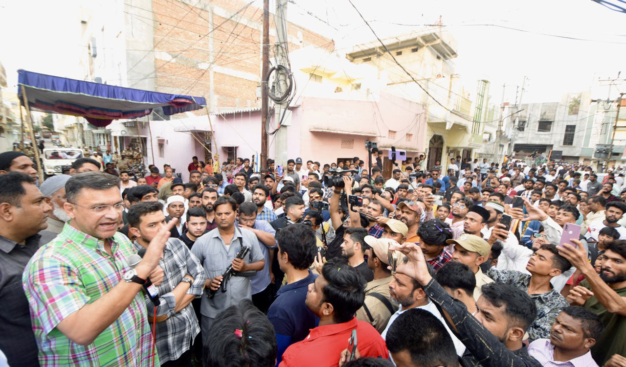 Telangana Polls: Akbaruddin Owaisi continues his campaign on foot