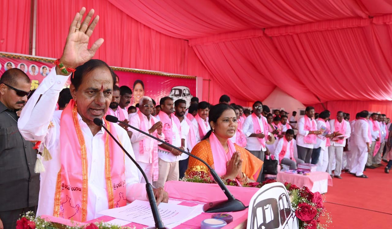 Telangana is shining while Andhra is in darkness: CM KCR