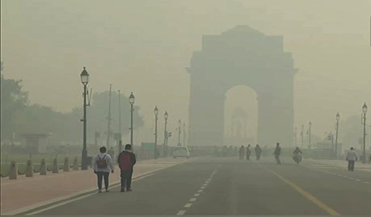 Delhi’s AQI continues to remain in ‘severe’ category, curbs continue