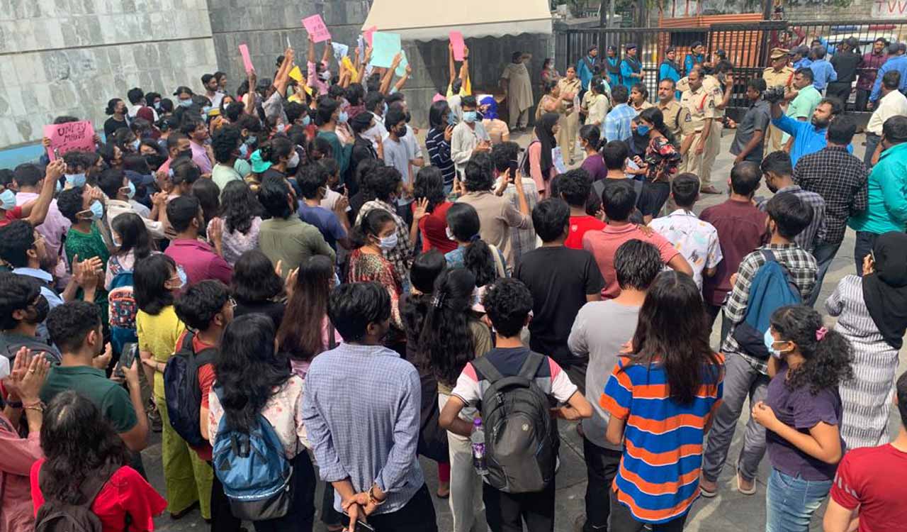 EFLU students end indefinite strike after one week