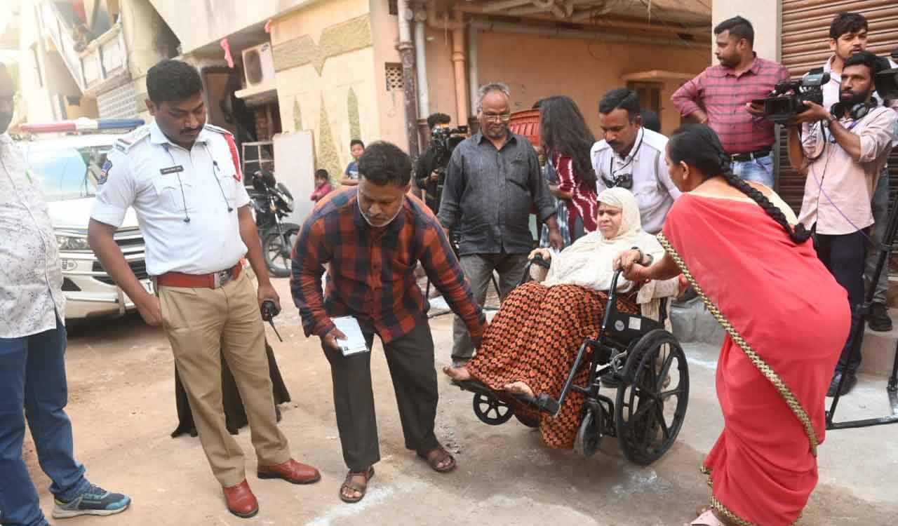 Early voters flock to polling stations as Telangana election begins