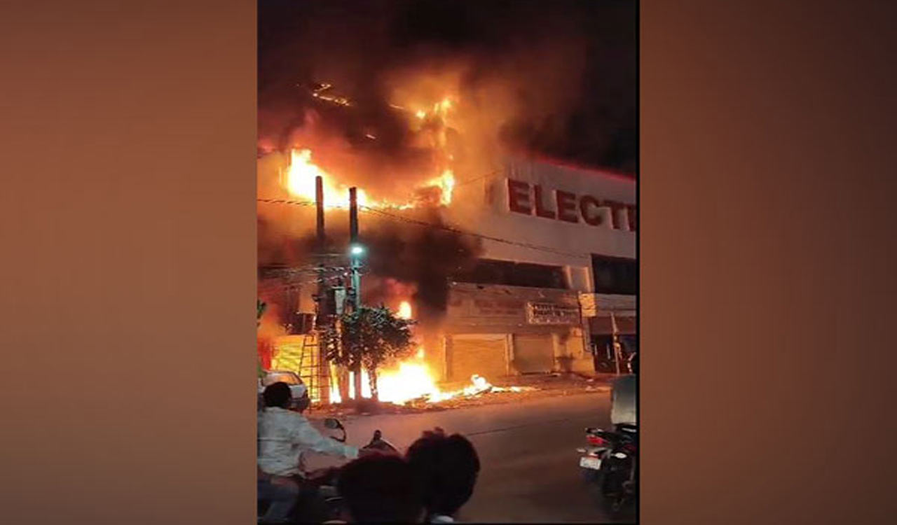 Fire breaks out at electronic showroom in Hyderabad, no casualties reported