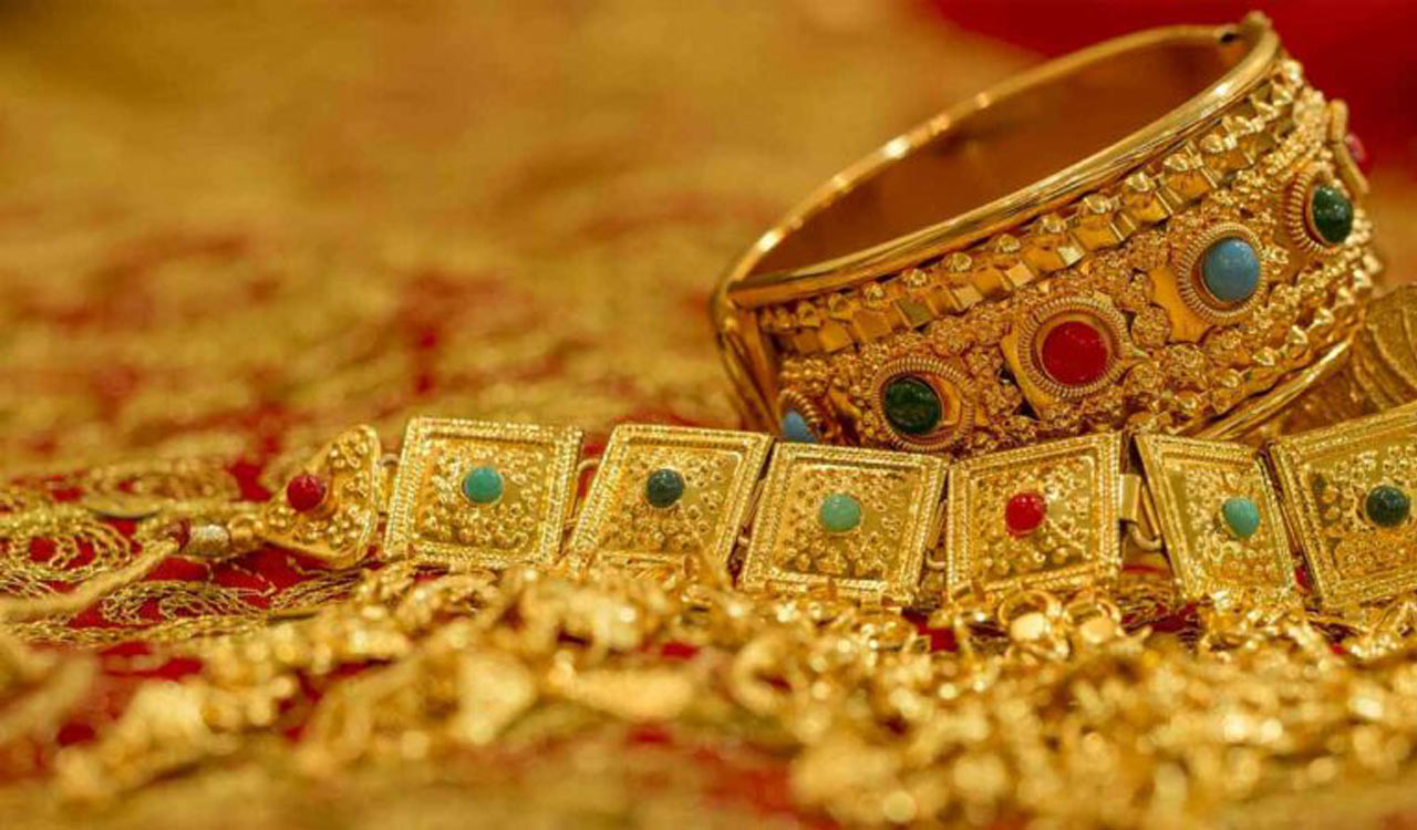 Hyderabad jewelers anticipate brighter Dhanteras amidst falling gold prices