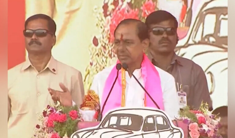 Karimnagar: Huge response from audience when KCR said BRS will form Govt.