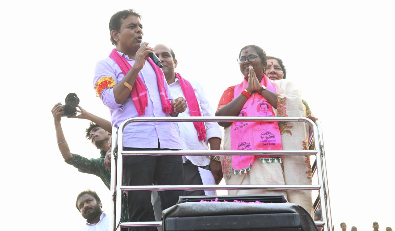 KTR urges Mulugu voters to reject Instagram MLA, choose real leader