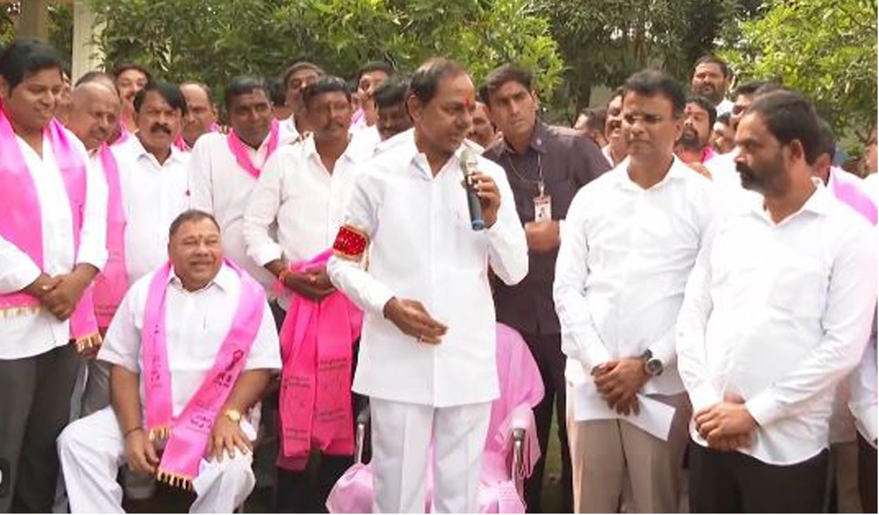 Former Telangana TDP chief Kasani Gnaneshwar joins BRS