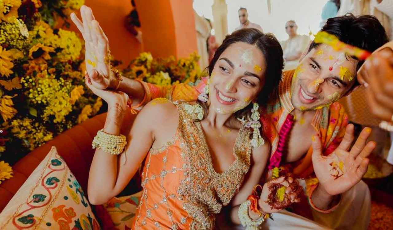 Kiara Advani flaunts her Karwa Chauth mehendi